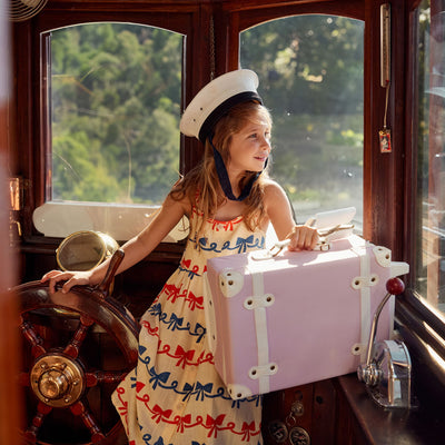 Stylish kids travel suitcase in pink. Perfect for kids' travel, featuring a durable, lightweight build and eco-friendly materials. Made from recycled plastic bottles.