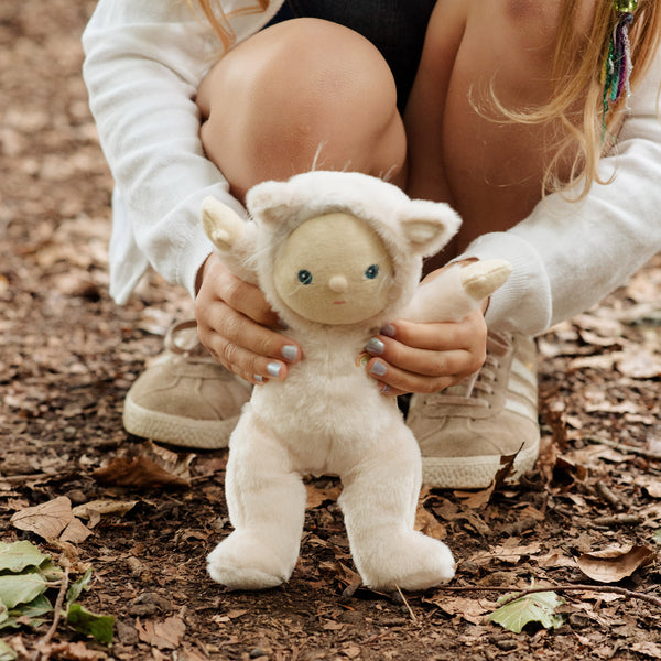 This charming woodland themed white fox plush doll from the Dinky Dinkums Forest Friends collection is designed for comfort and cuddles, making it perfect for all ages ones. Collectable, limited edition toddler toy, cozy plush forest friend for bedtime.