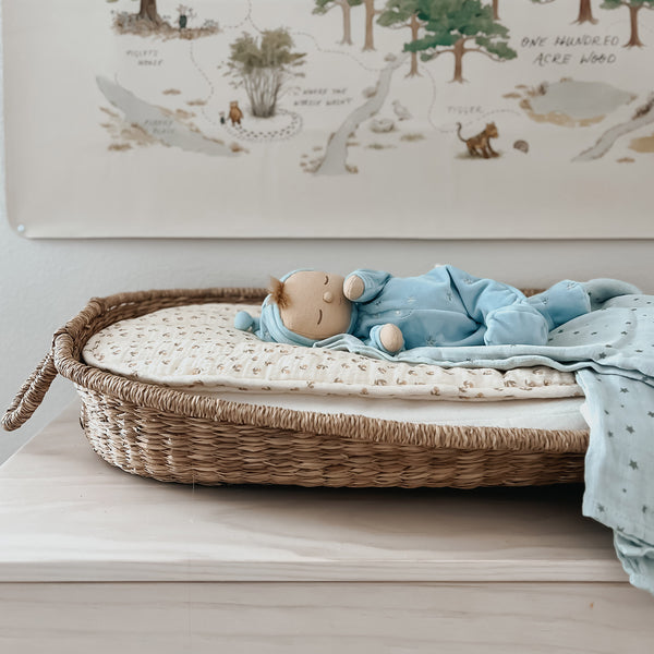 Beautiful baby blue plush doll, posable and perfectly weighted for calm. The Lullaby Leo includes a pompom on their bonnet that plays a sleepy tune when pulled. This doll is suitable from birth.