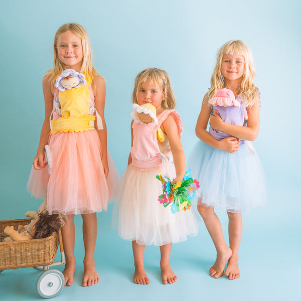 Transport your little one's dolls in style with our pink Dinkum Dolls Petal Carrier. Ideal for kids who love imaginative play and flower-themed toys, our Doll carriers are functional and stylish.
