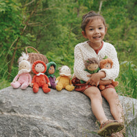 6-pack of vegetable-themed plush dolls, designed with a posable body and gentle weighting for creative play. These limited-edition, pocket-sized toys are a cuddly companion, dressed in a non-removable velvet onesie, and ready for any adventure.