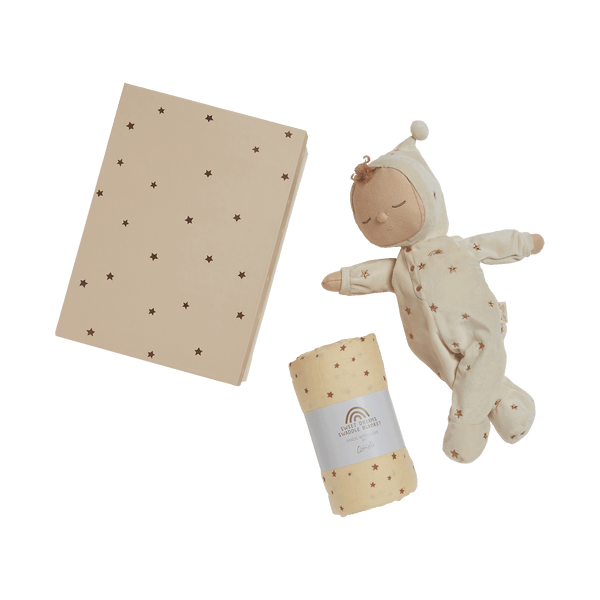 This gift set comes with a  posable plush doll and matching swaddle cloth. the Lullaby Lyra includes a pompom on their bonnet that plays a sleepy tune when pulled. Beautifully packaged in a keepsake box, this is the perfect gift for a newborn.