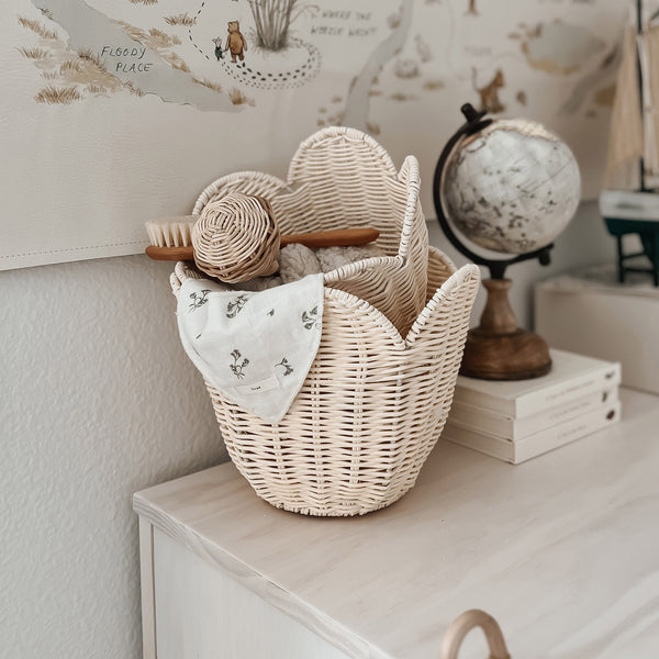 Scalloped edge handwoven rattan basket set. Off-white nesting baskets perfect for storing dolls, toys, baby essentials and everything in between in your nursery or kids bedroom.