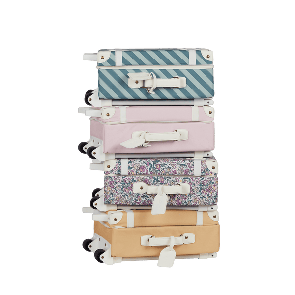 Stylish kids travel suitcase in pink. Perfect for kids' travel, featuring a durable, lightweight build and eco-friendly materials. Made from recycled plastic bottles.