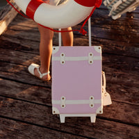 Stylish kids travel suitcase in pink. Perfect for kids' travel, featuring a durable, lightweight build and eco-friendly materials. Made from recycled plastic bottles.