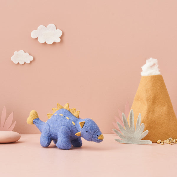 Palm-sized felted dinosaur toys. These 3 prehistoric dinosaur toys make wonderful prompts for hours of imaginative play. Pterodactyl, T-Rex and Ankylosaurus toys,